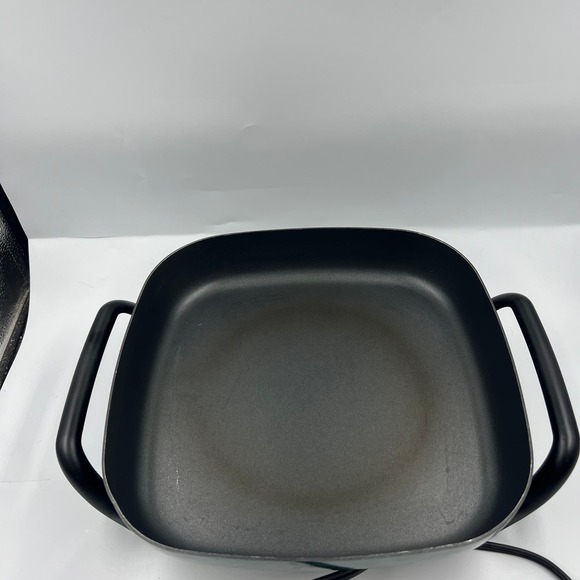 Vintage West Bend Electric Skillet 543J 1200 Watts 120 Volt Tested Camper - Picture 11 of 12